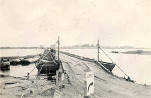 [Pontoon bridge Elbe, Bleckede, Germany]